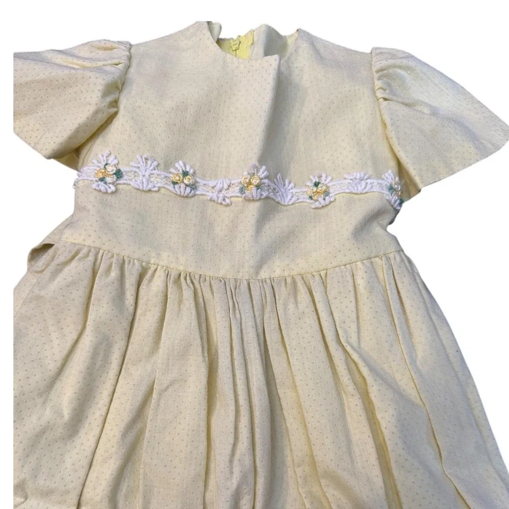 Vintage Yellow Swiss Dot Girls Dress Floral Lace Trim Puff Sleeve Bow Back‎